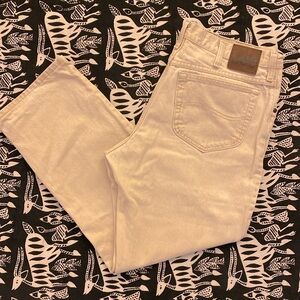 Lee Regular Fit five pocket men’s jeans 36 X 29 in oatmeal color, roomy leg.